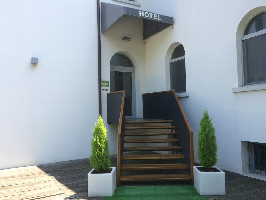 Blue Hotel Suzzara Eksteriør bilde